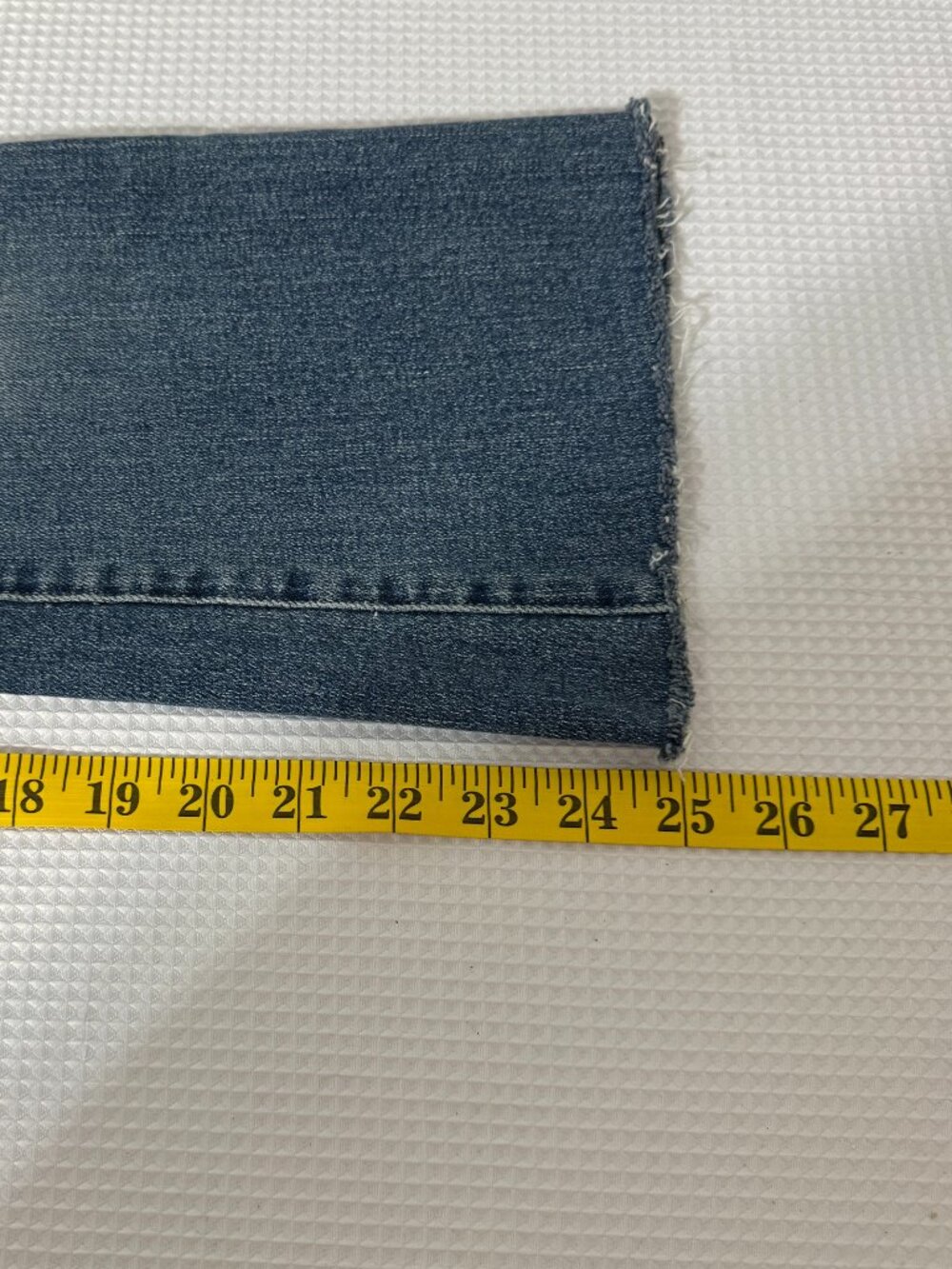 FRAME Le High Flare Jeans in Cairo Wash - Picture 11 of 11